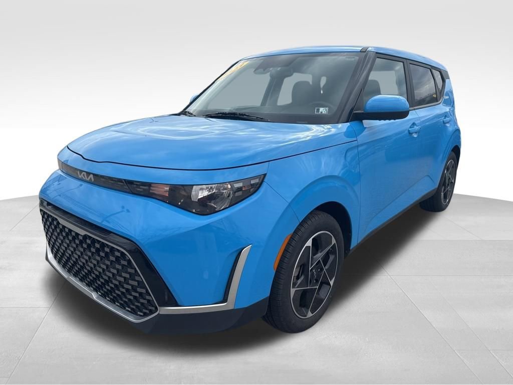 Used 2023 Kia Soul EX FWD image 2