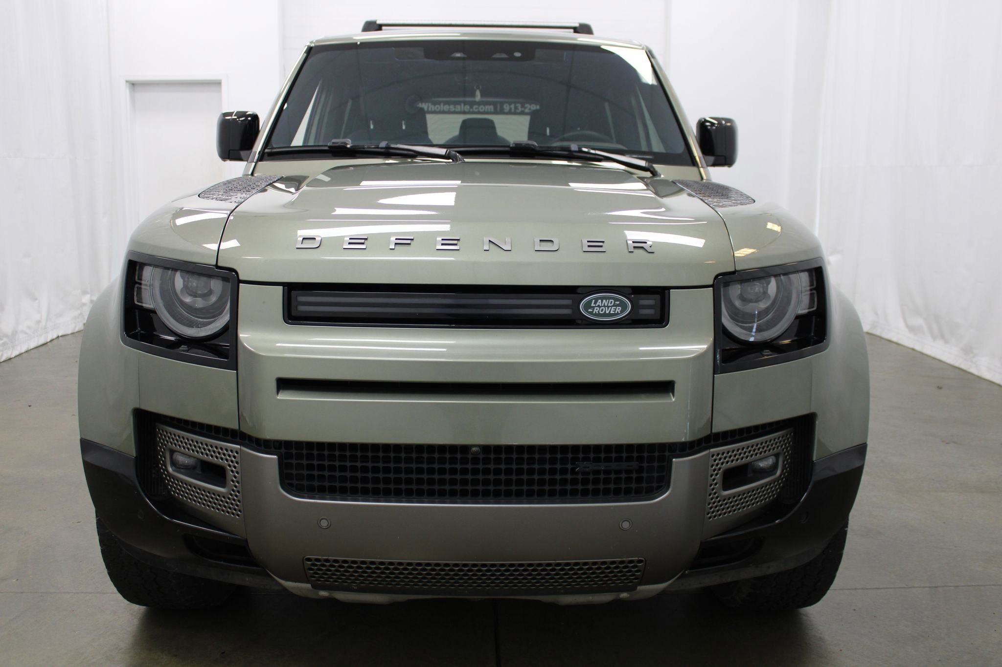 Used 2022 Land Rover Defender 110 X-Dynamic HSE AWD/4WD image 3