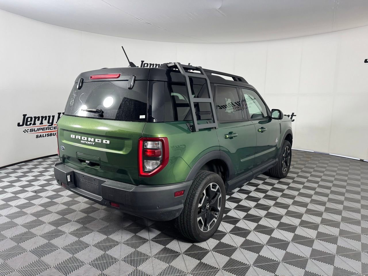 Used 2024 Ford Bronco Sport Outer Banks w/ Tech Package AWD/4WD image 9
