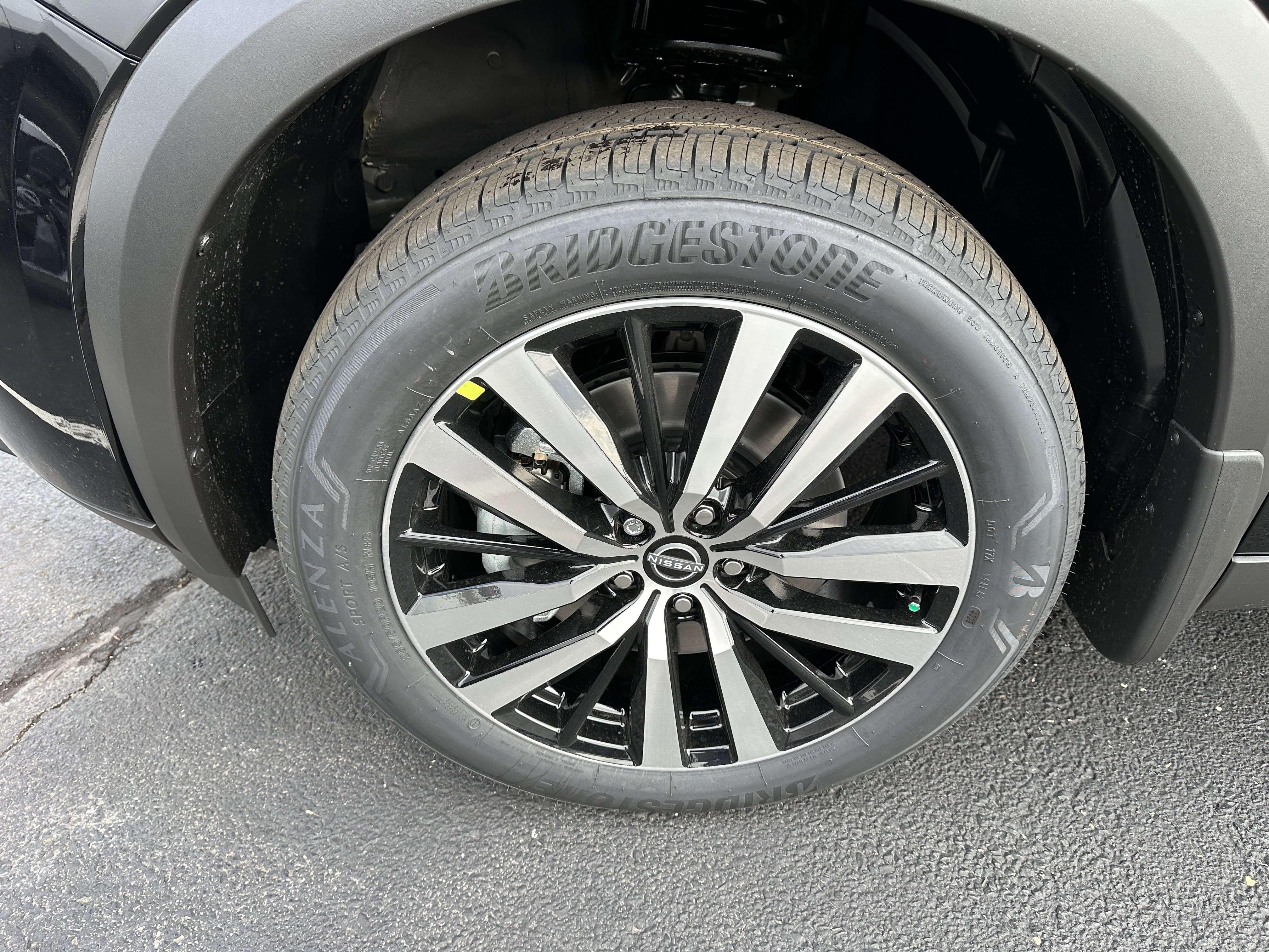 New 2025 Nissan Pathfinder Platinum w/ Black Appearance Package image 14