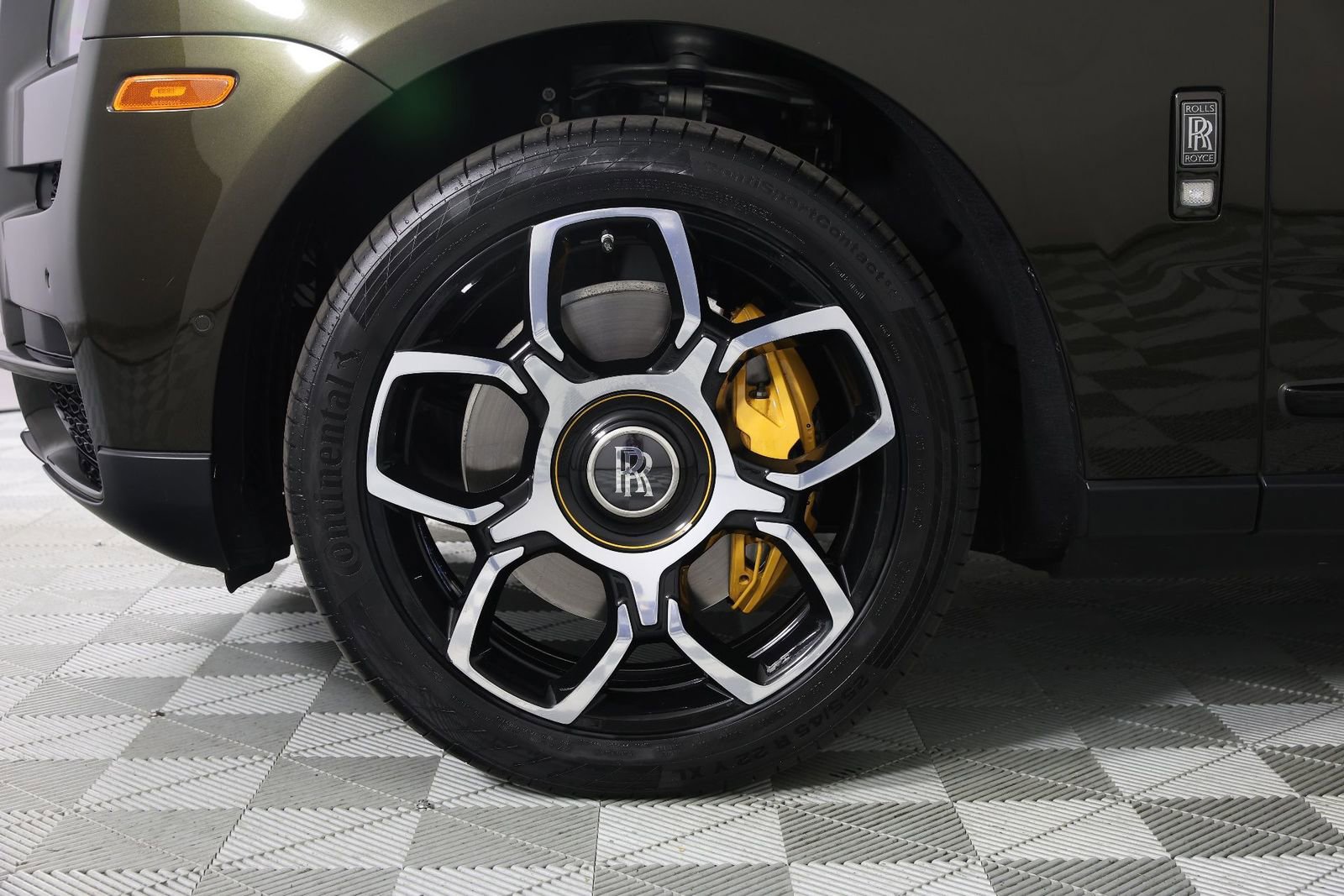 Certified 2023 Rolls-Royce Cullinan Black Badge w/ Driver's Package image 31