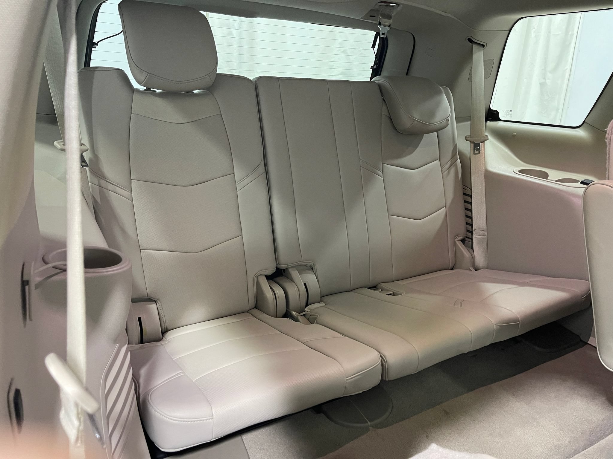 Used 2020 Cadillac Escalade Premium Luxury AWD/4WD image 31
