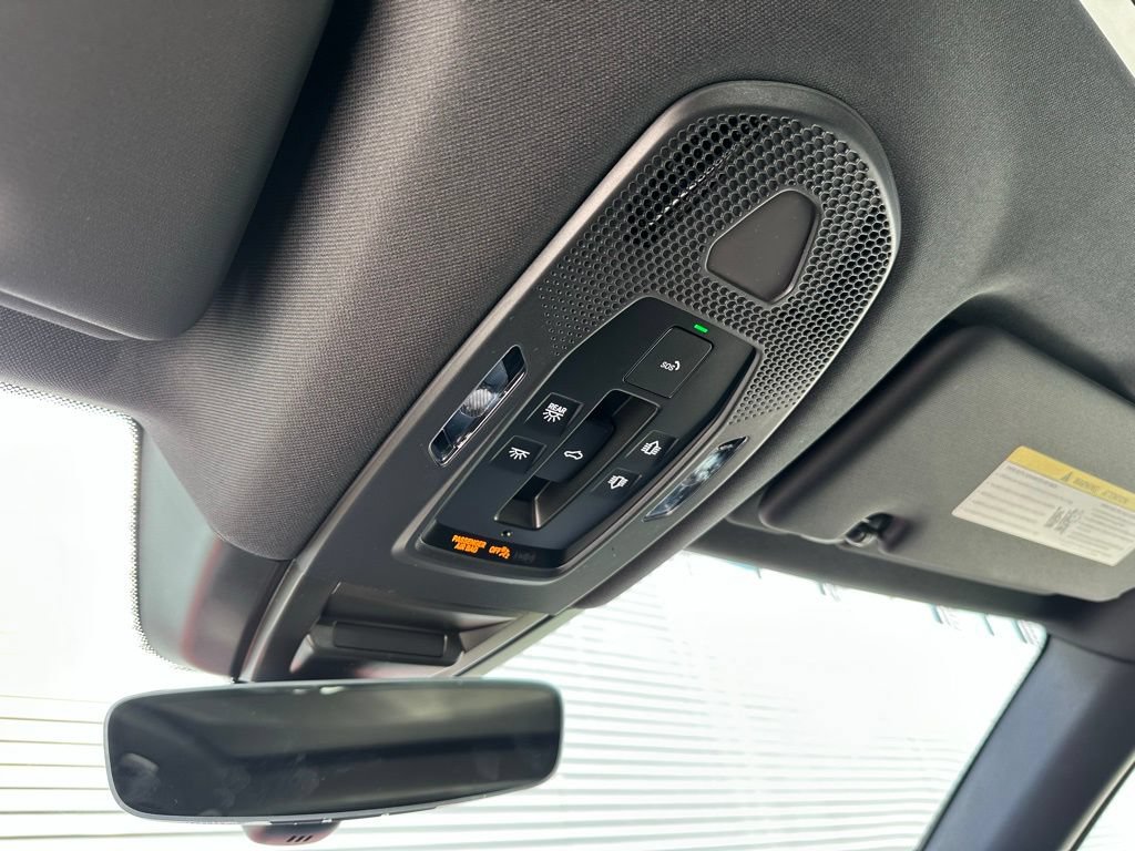 Certified 2026 Porsche Cayenne AWD/4WD image 33