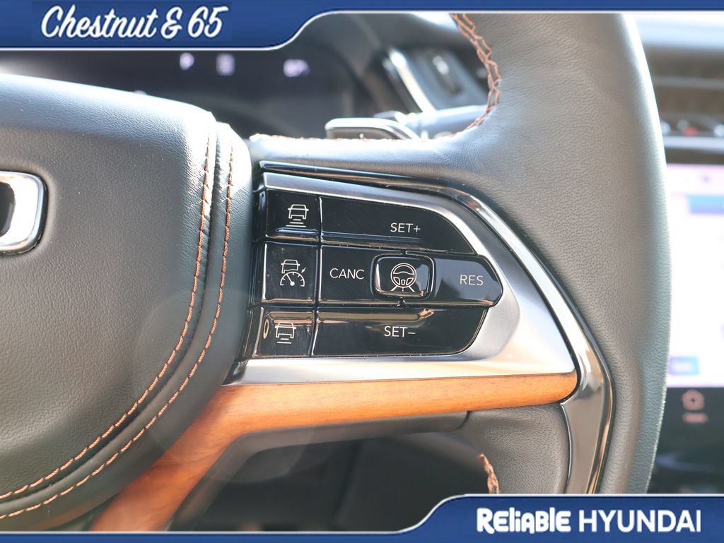 Used 2024 Jeep Grand Cherokee L Summit AWD/4WD image 30