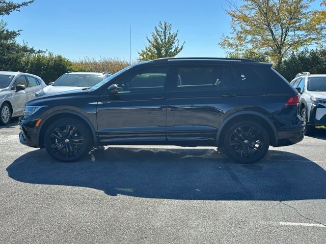 Used 2022 Volkswagen Tiguan SE R-Line image 4
