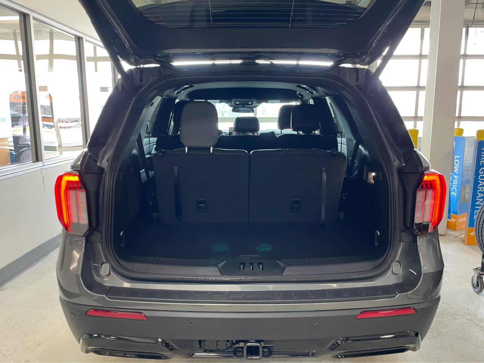New 2026 Ford Explorer ST-Line w/ ST-Line Street Pack image 26