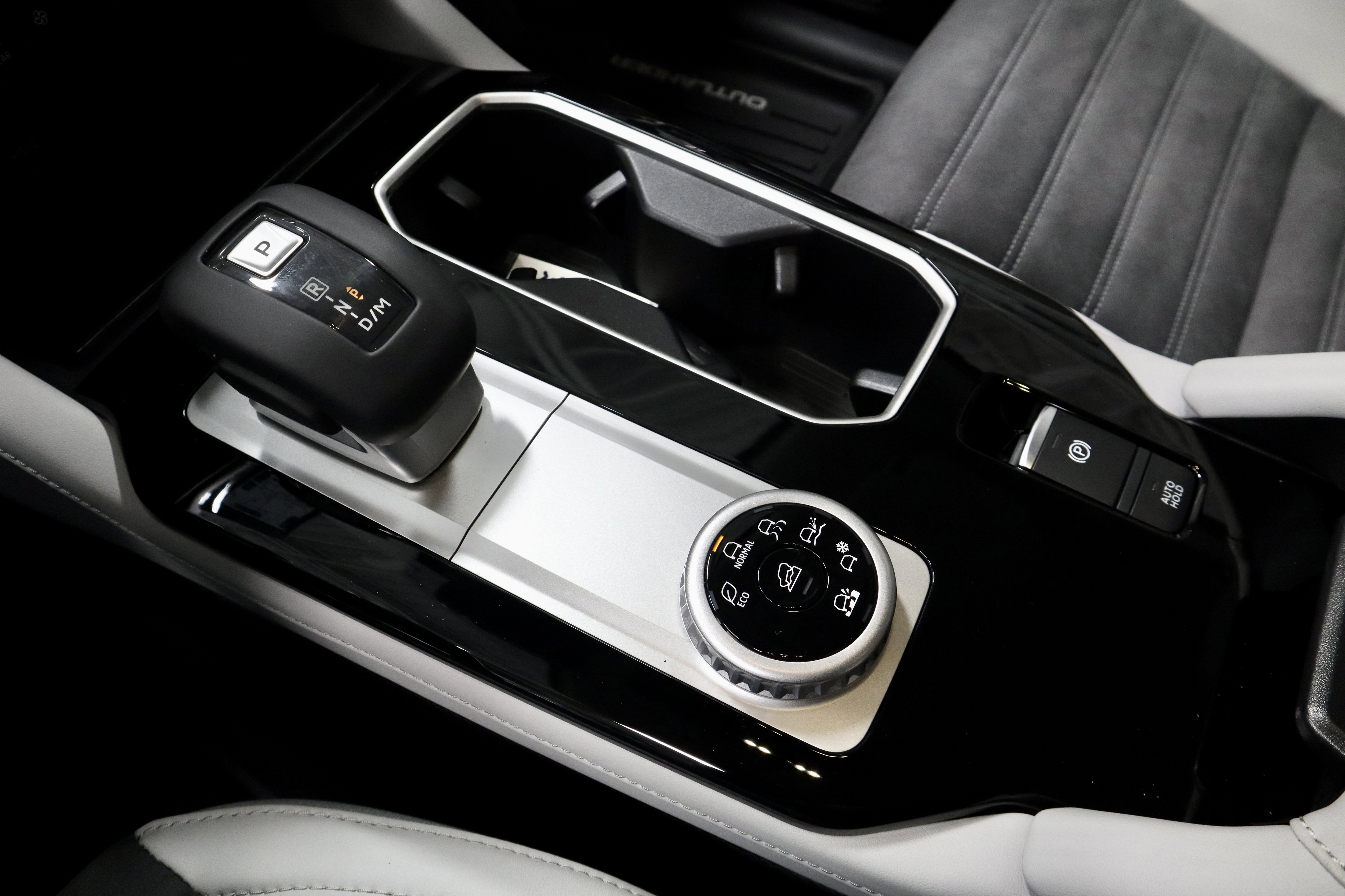 New 2026 Mitsubishi Outlander SE image 31