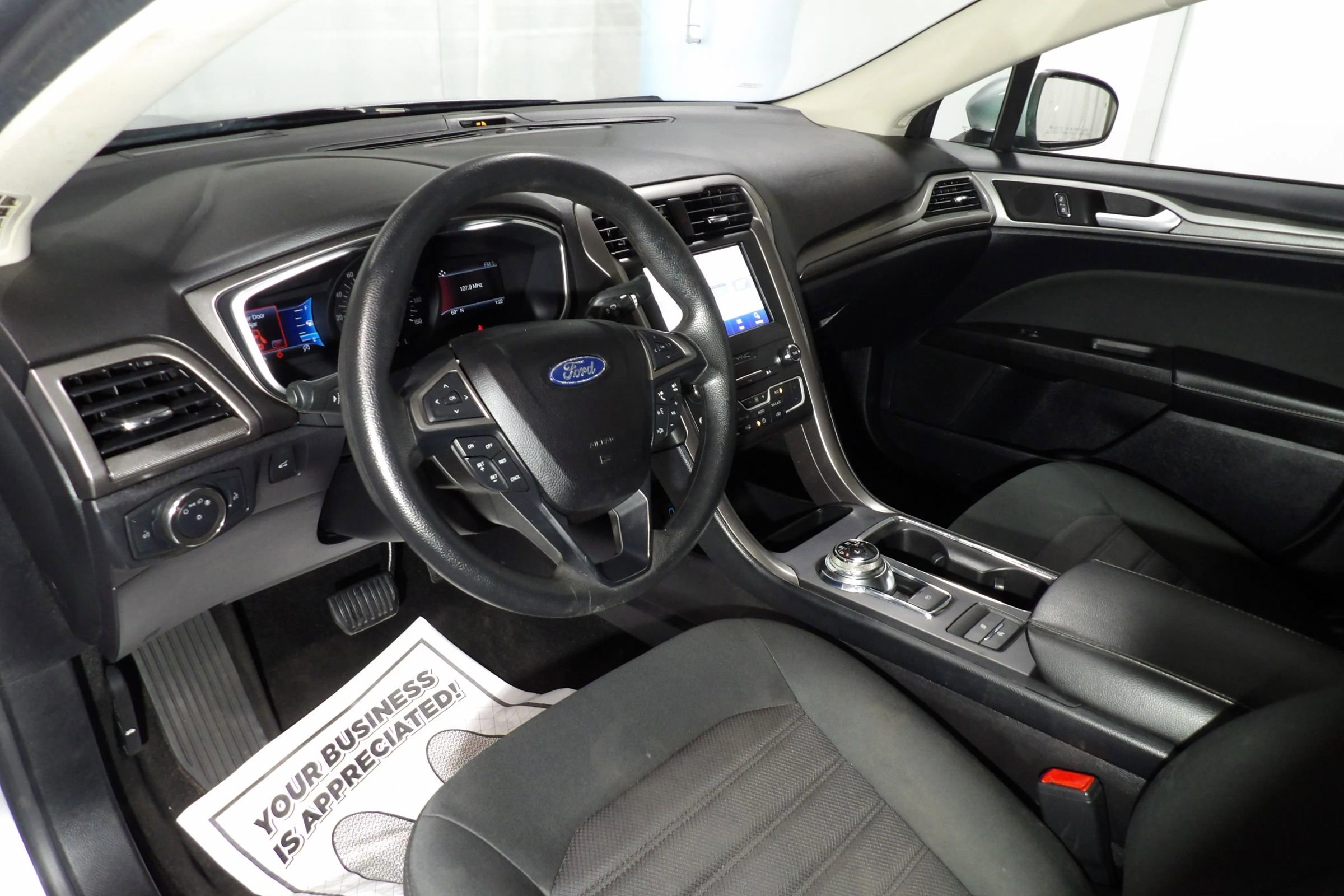 Used 2020 Ford Fusion SE image 10