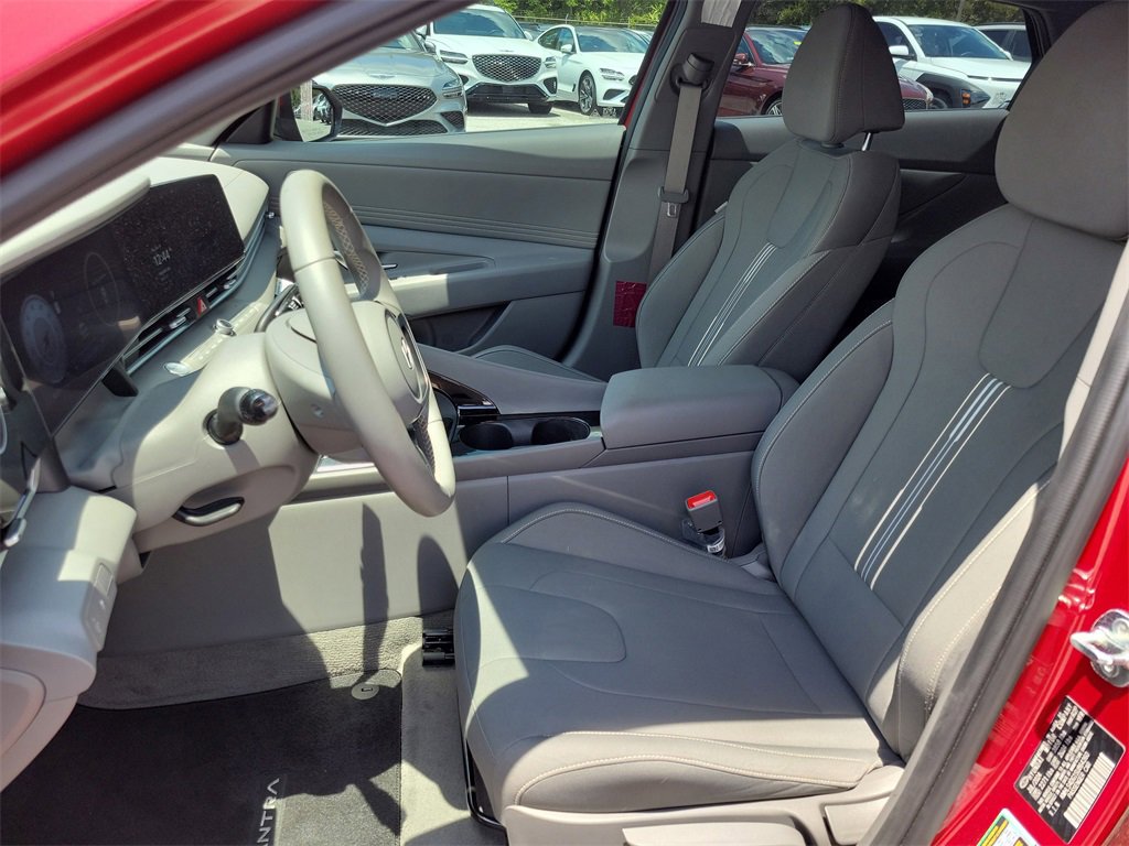 Used 2025 Hyundai Elantra SEL image 9