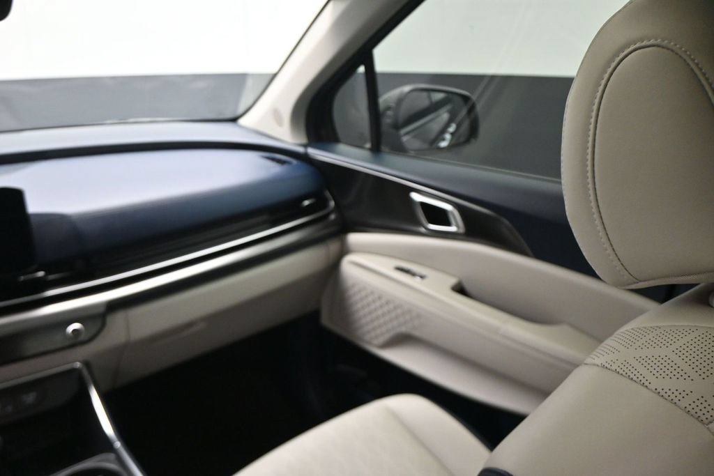 Used 2026 Kia Carnival SX w/ SX Dark Edition Package FWD image 26