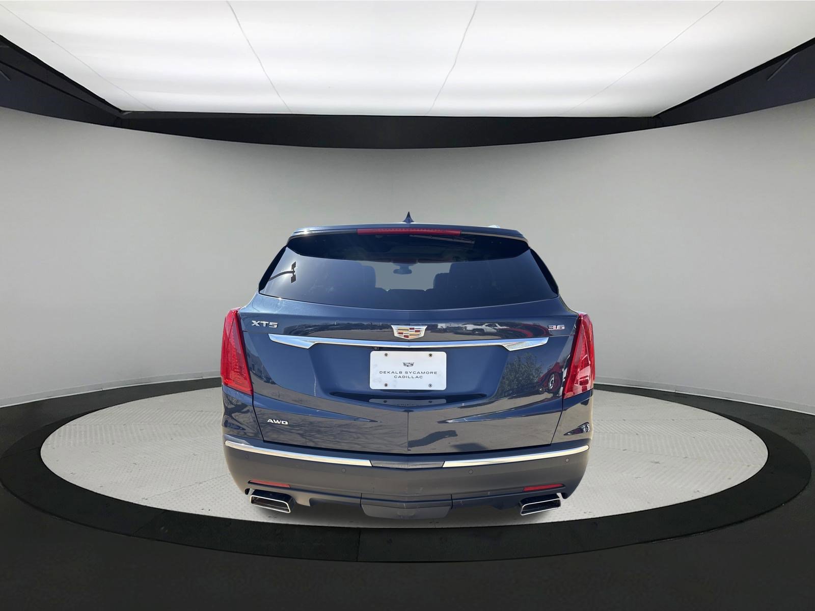 Used 2018 Cadillac XT5 Luxury w/ Driver Awareness Package AWD/4WD image 6