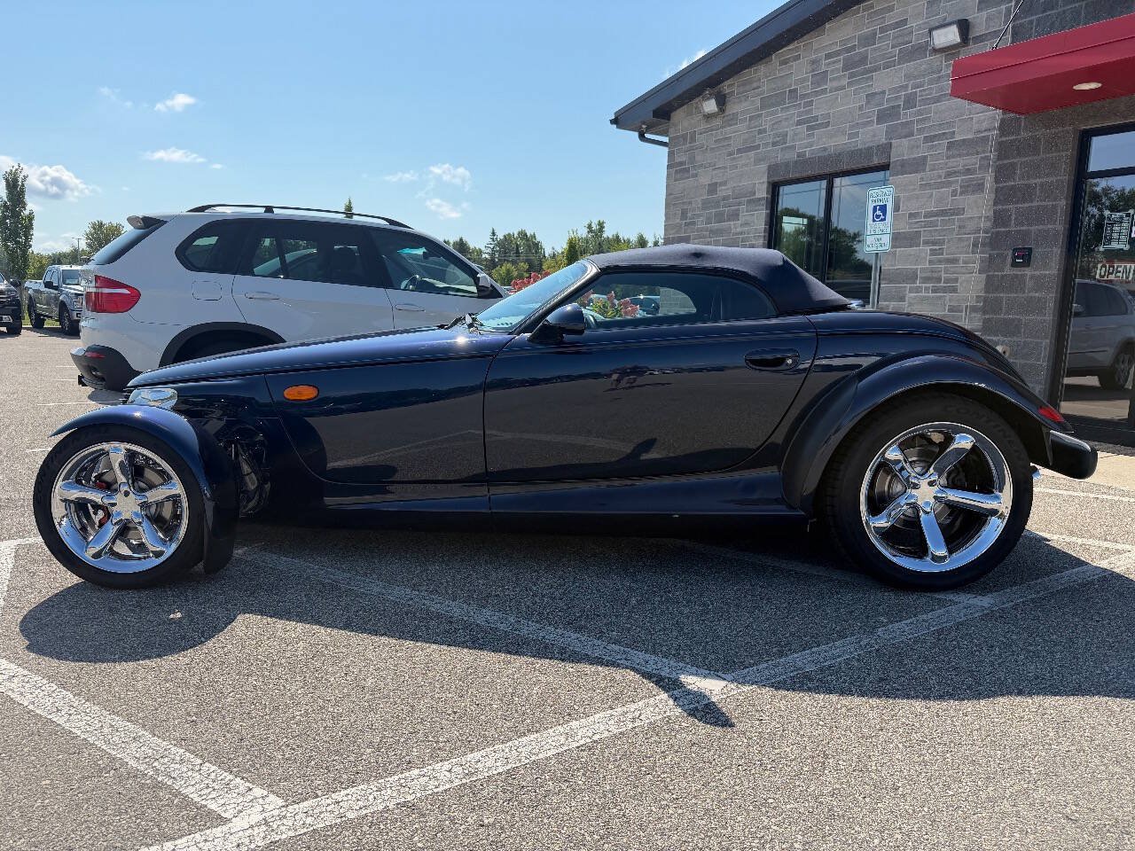 Used 2001 Chrysler Prowler RWD image 9