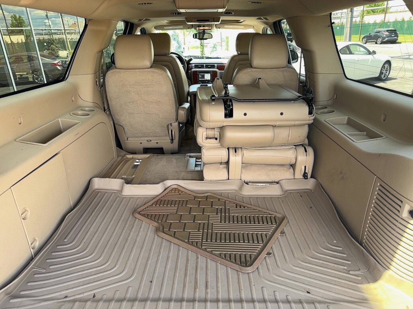 Used 2012 Chevrolet Suburban LTZ AWD/4WD image 27