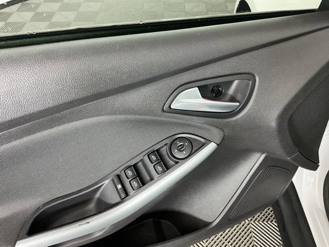 Used 2013 Ford Focus SE FWD image 12