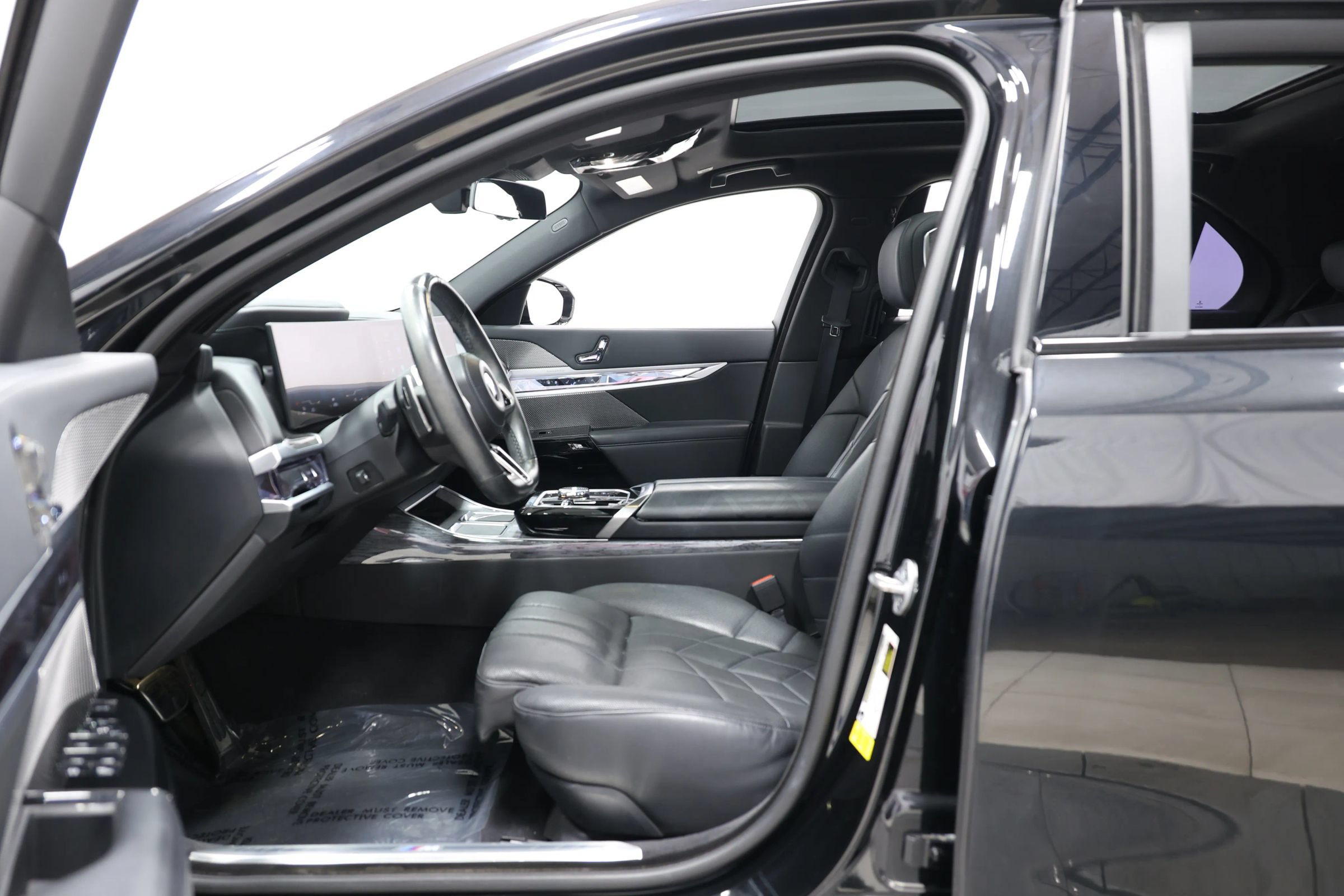 Used 2023 BMW 740i RWD image 16