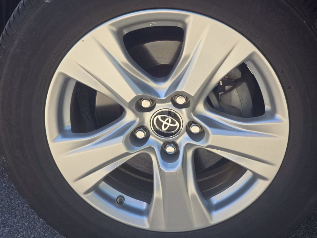 Used 2019 Toyota RAV4 XLE w/ Convenience Package AWD/4WD image 9