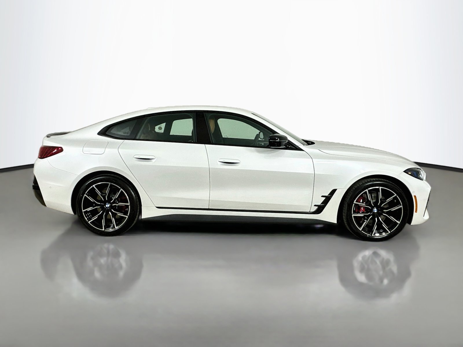 New 2026 BMW 430i xDrive w/ M Sport Package AWD/4WD image 4