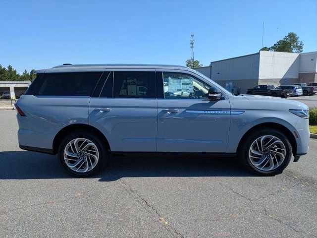 New 2025 Lincoln Navigator Reserve image 3