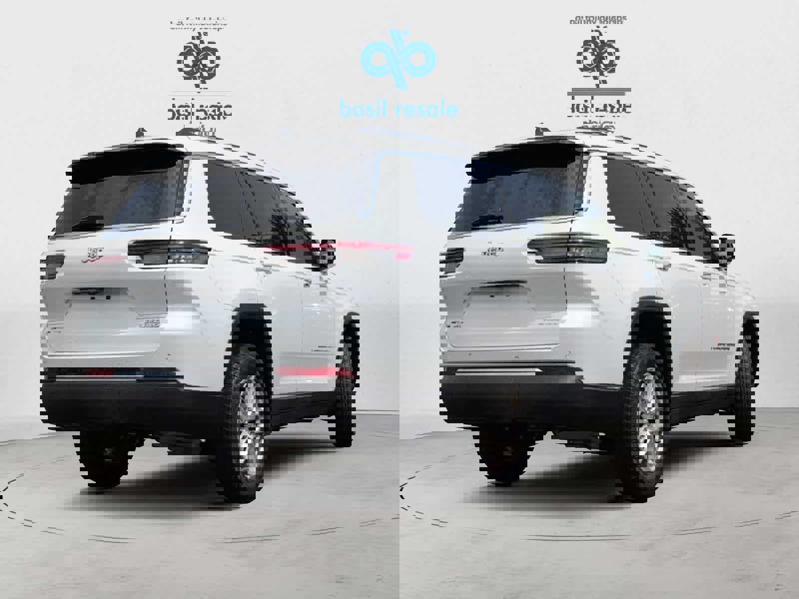 Used 2023 Jeep Grand Cherokee L Laredo w/ Luxury Tech Group I image 8