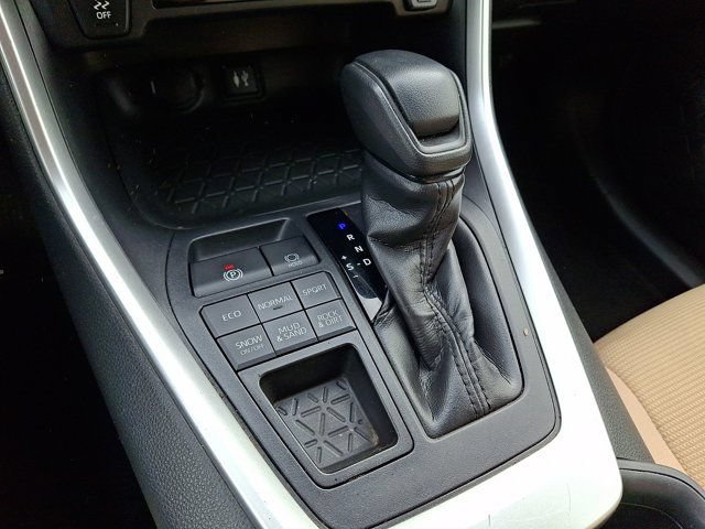 Used 2019 Toyota RAV4 LE w/ All Weather Liner Package AWD/4WD image 18