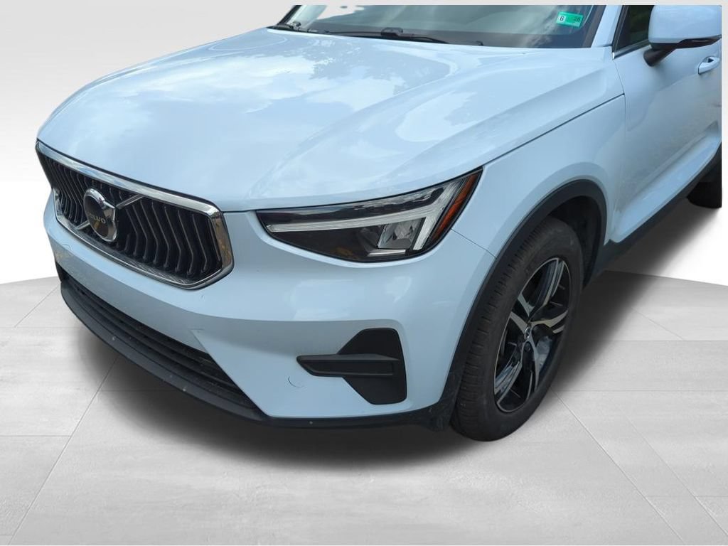 Used 2025 Volvo XC40 B5 Core