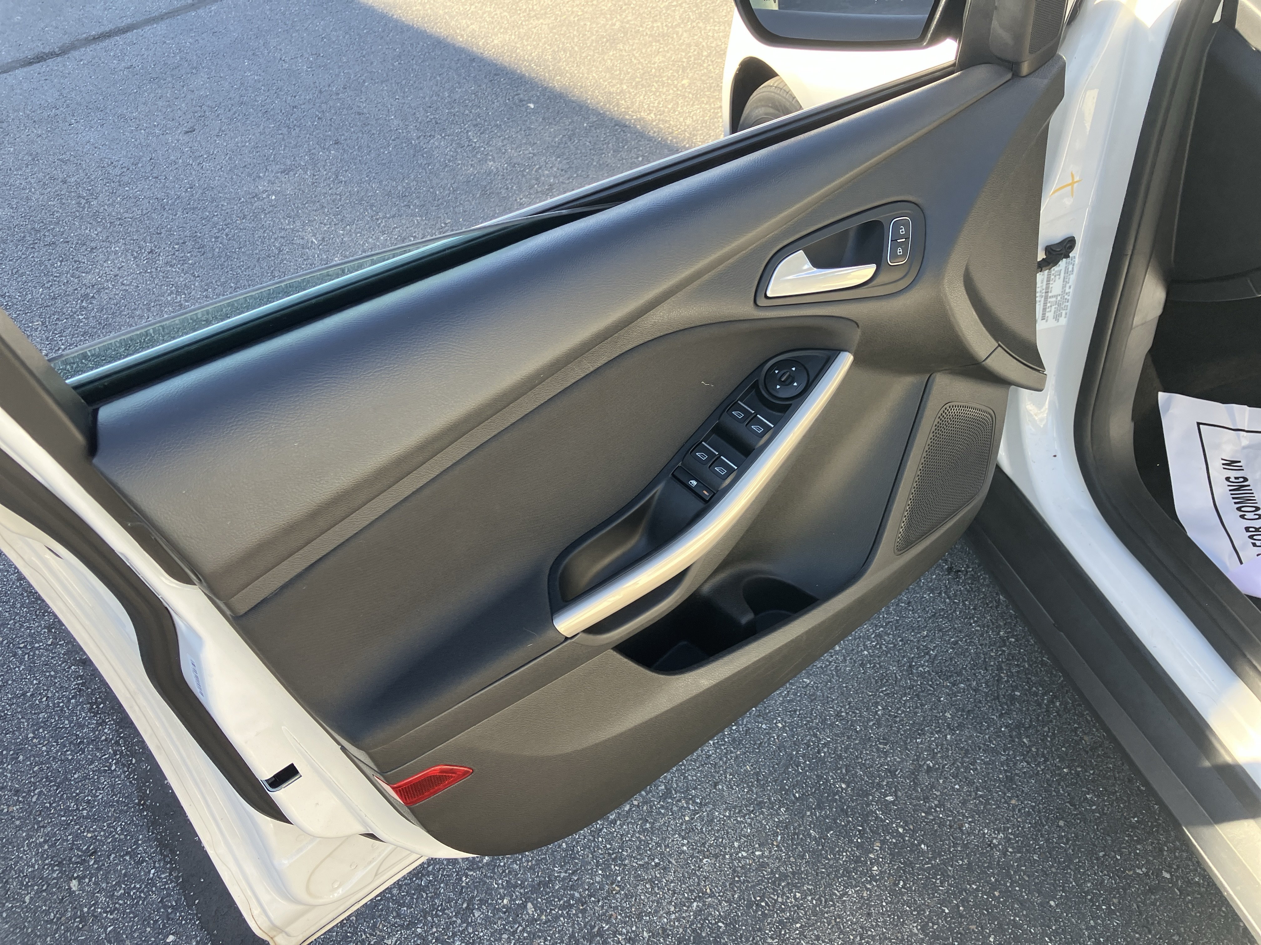 Used 2018 Ford Focus Titanium FWD image 21