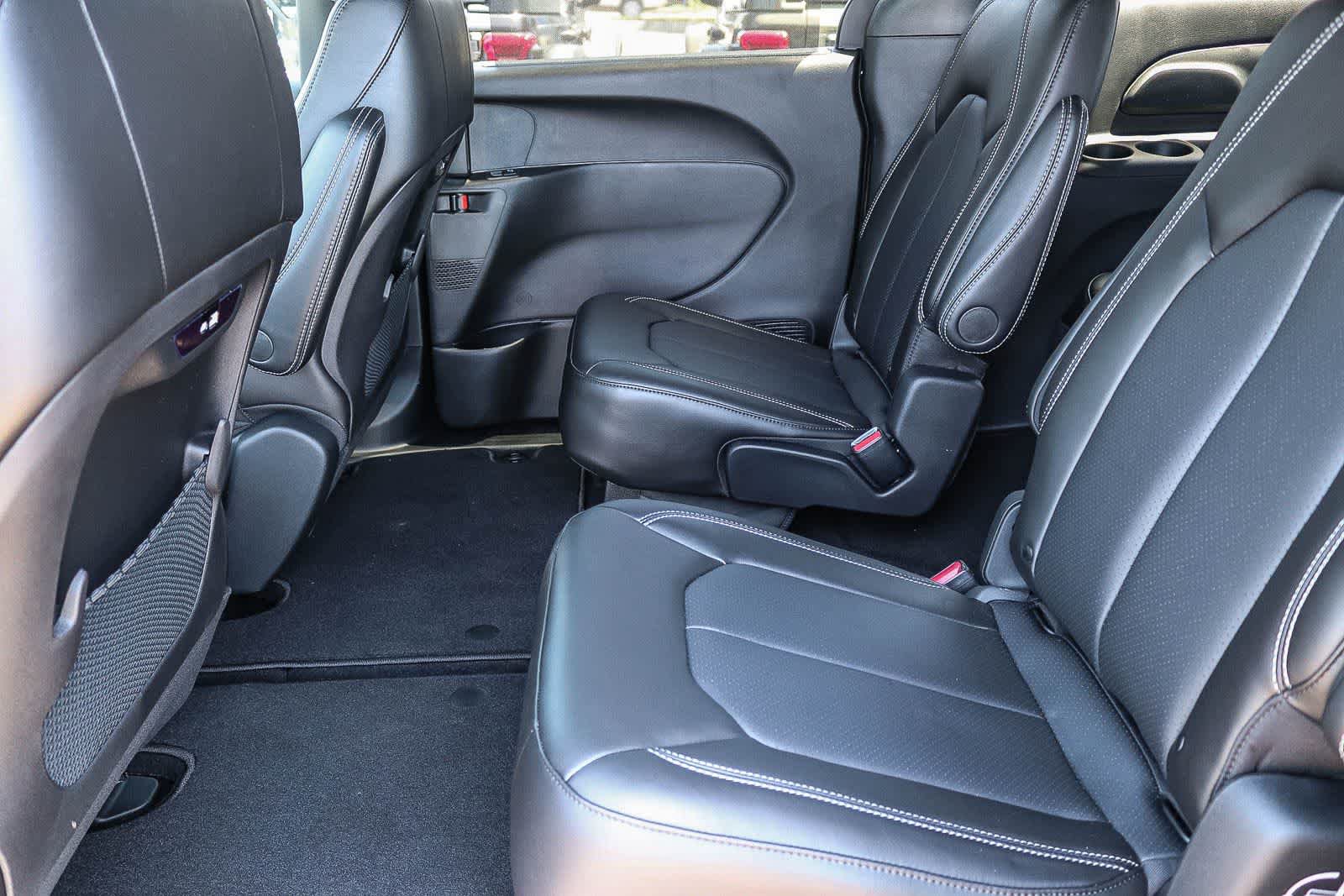 New 2027 Chrysler Pacifica Select FWD image 15