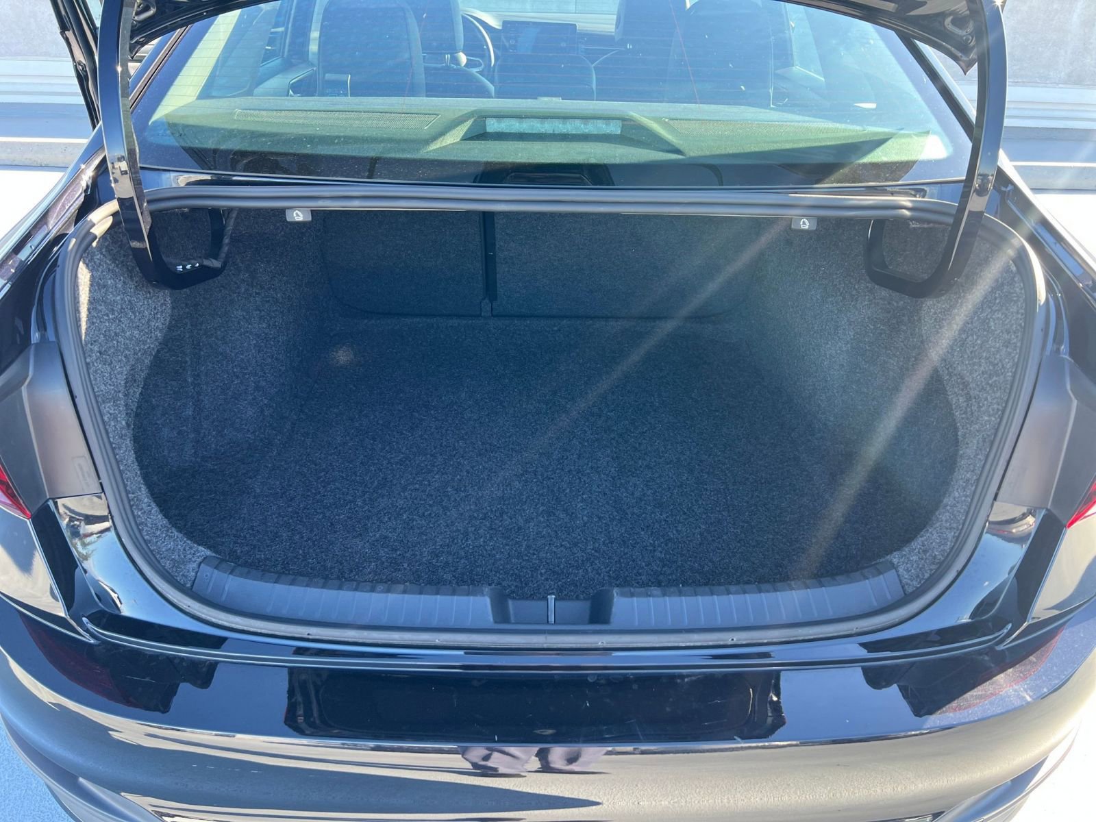 Used 2025 Volkswagen Jetta SE image 30