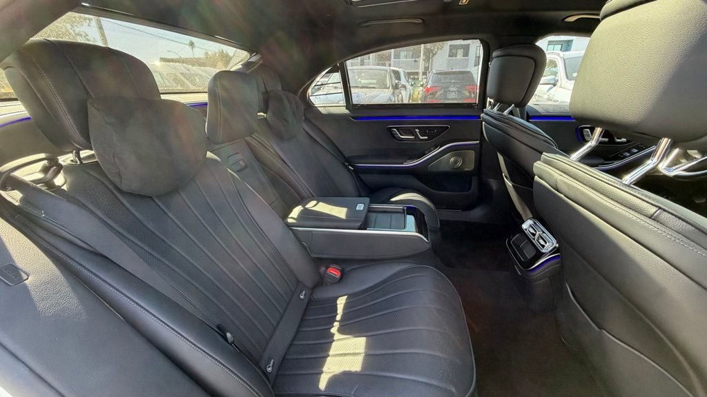 Used 2022 Mercedes-Benz S 580 4MATIC Sedan w/ AMG Line Package image 22