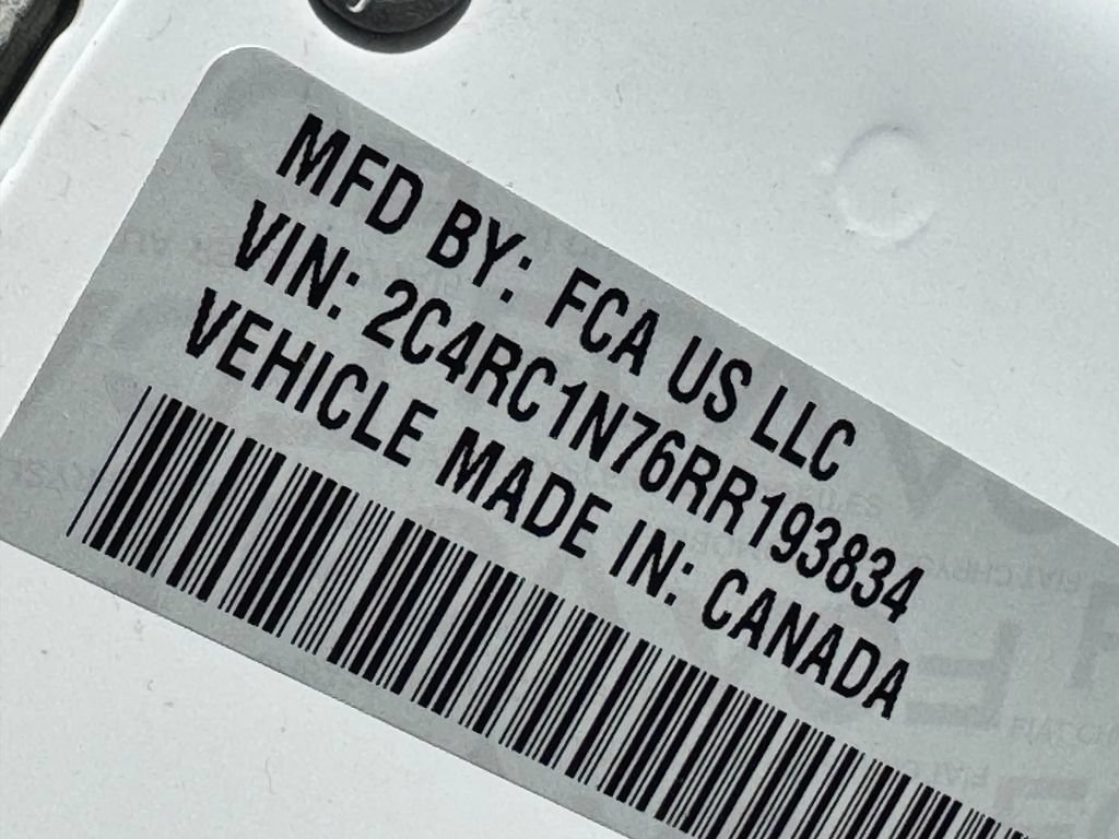 Used 2024 Chrysler Pacifica Pinnacle FWD image 39