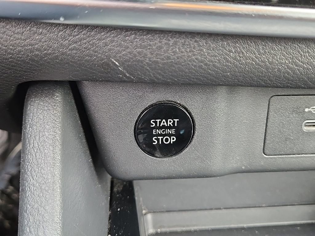 Used 2024 Nissan Rogue SV image 22