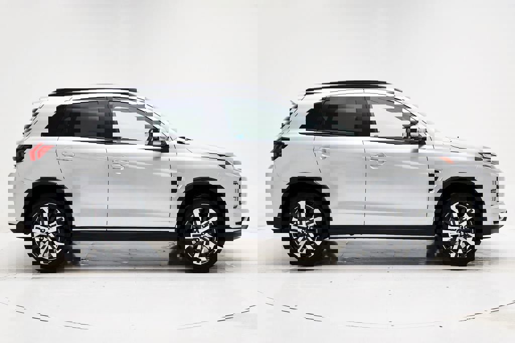 Used 2024 Mitsubishi Outlander Sport SEL image 3