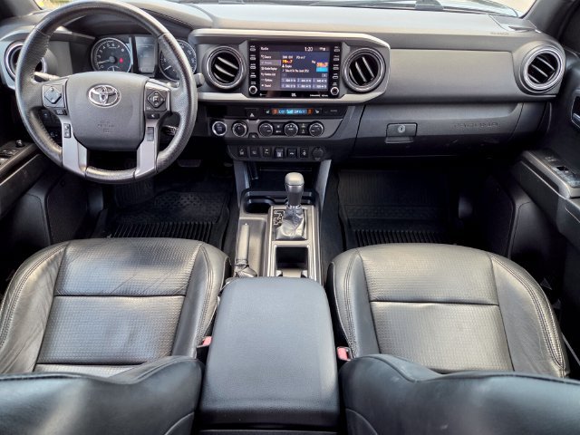 Used 2020 Toyota Tacoma TRD Sport w/ TRD Premium Sport Package AWD/4WD image 17