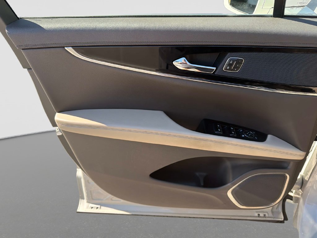 Used 2023 Lincoln Nautilus FWD w/ Premium Package image 18