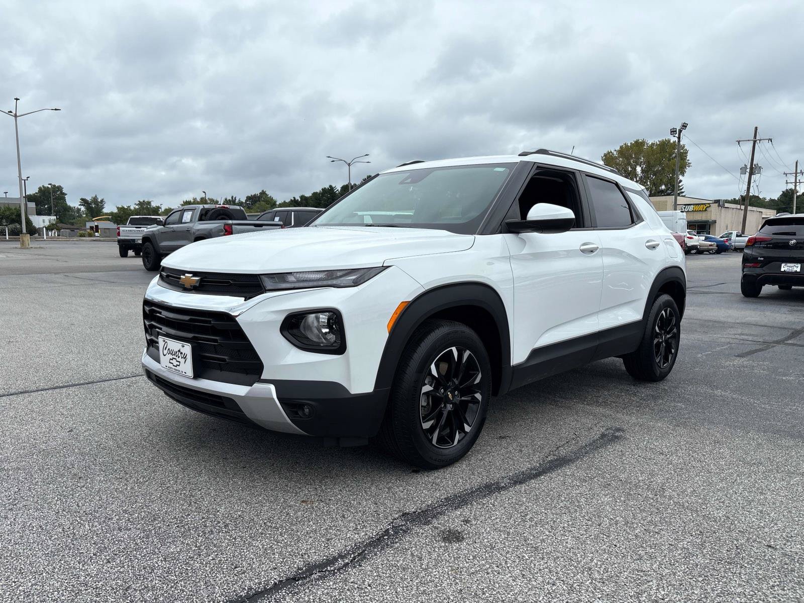 Used 2023 Chevrolet TrailBlazer LT w/ Convenience Package FWD image 1