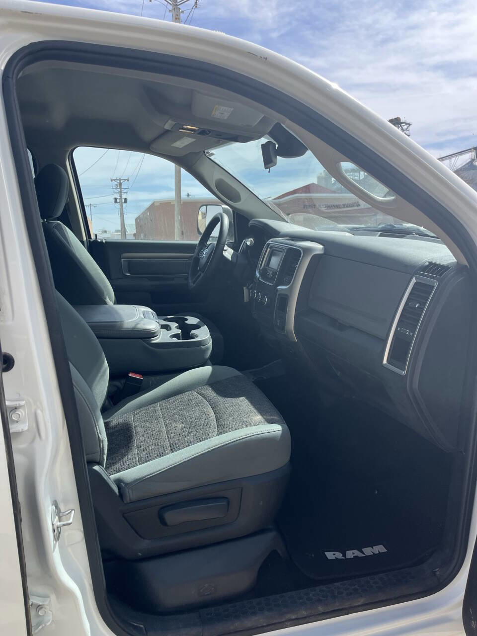 Used 2014 RAM 2500 SLT image 10
