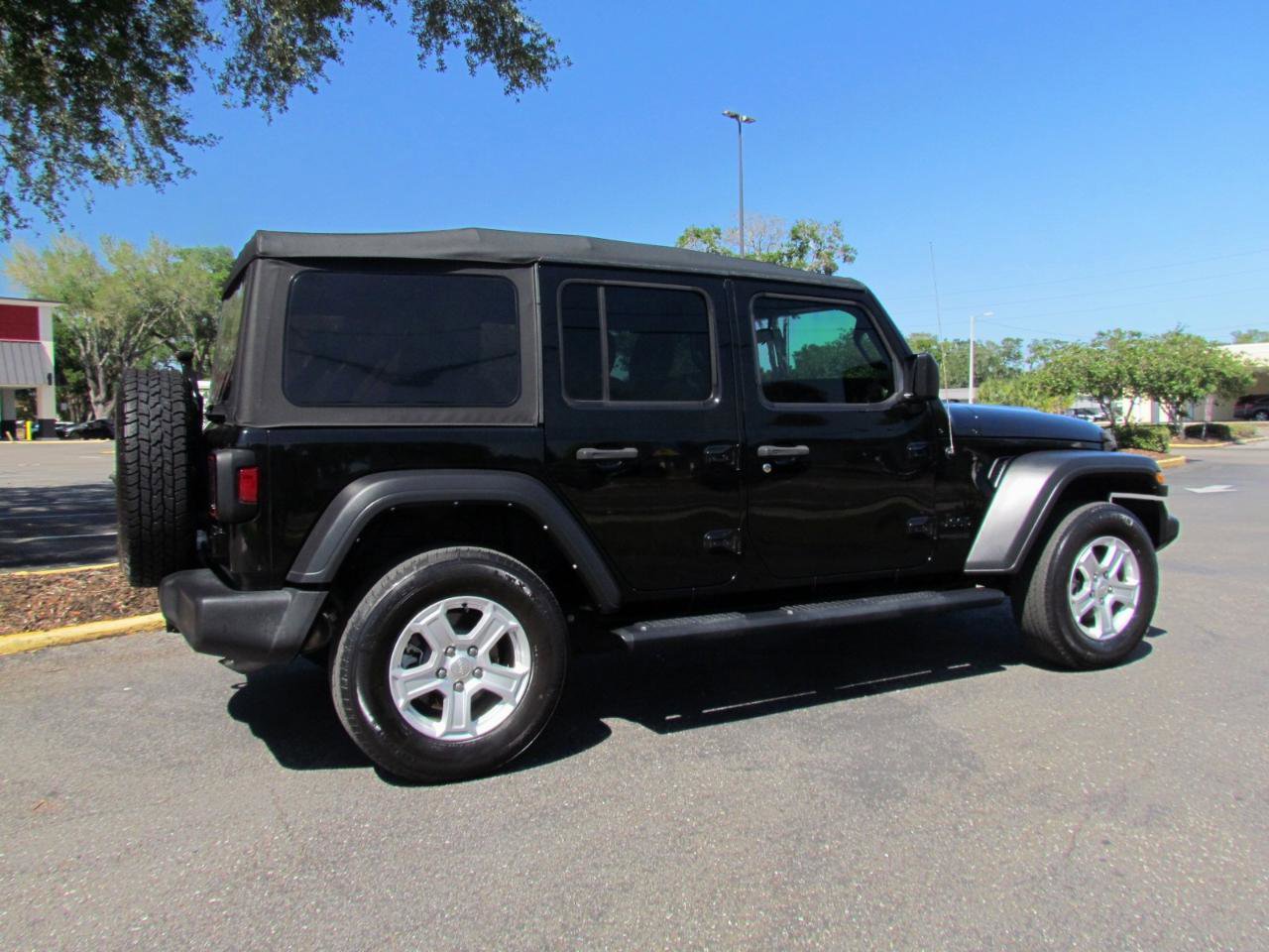Used 2022 Jeep Wrangler Unlimited Sport AWD/4WD image 12