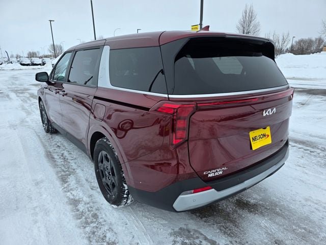 Used 2025 Kia Carnival FWD image 11