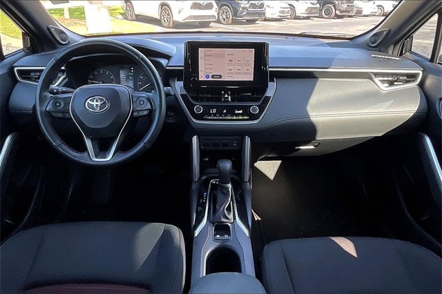 Used 2024 Toyota Corolla Cross AWD Hybrid w/ Moonroof Package image 15