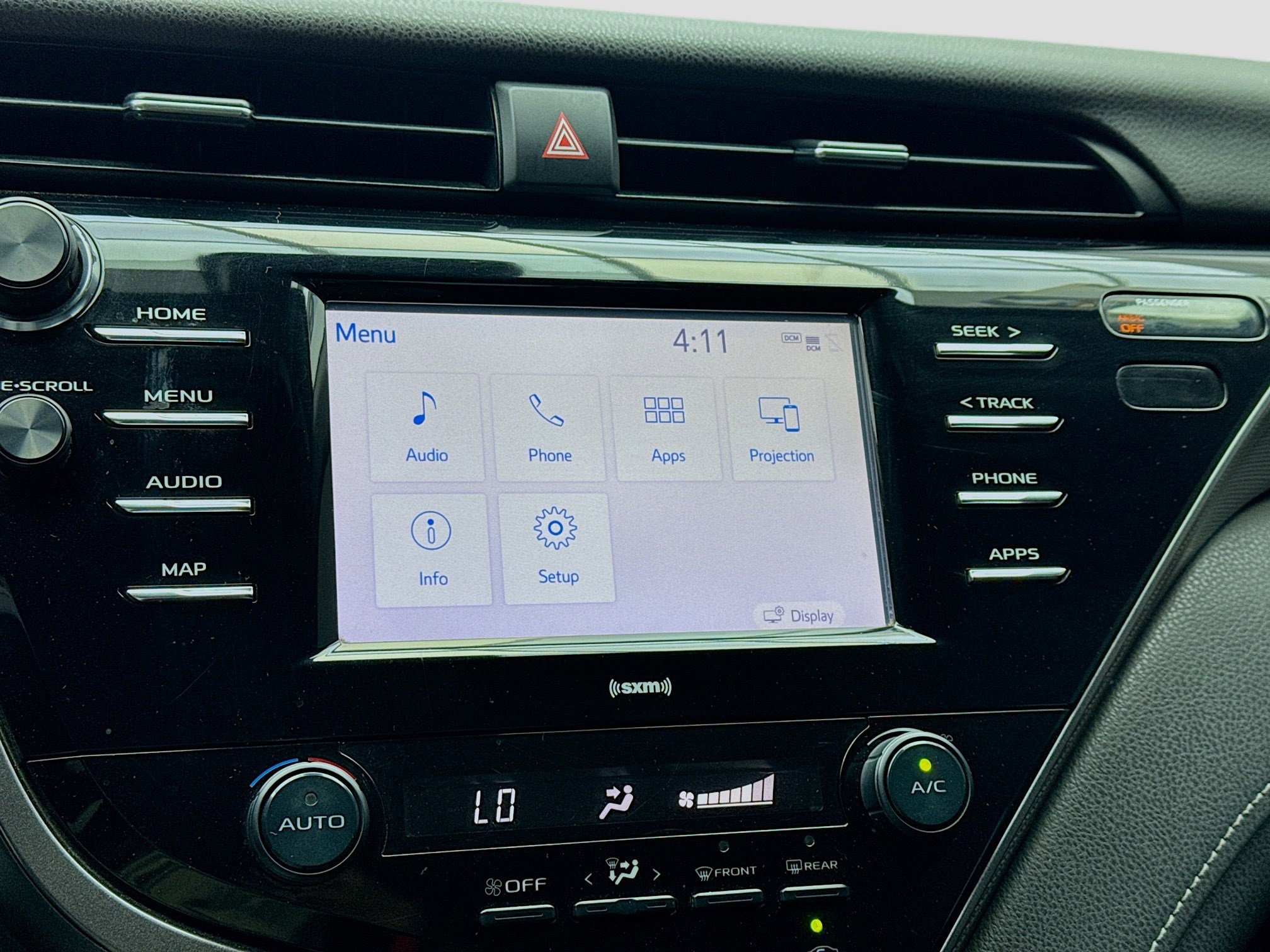 Used 2020 Toyota Camry SE image 8