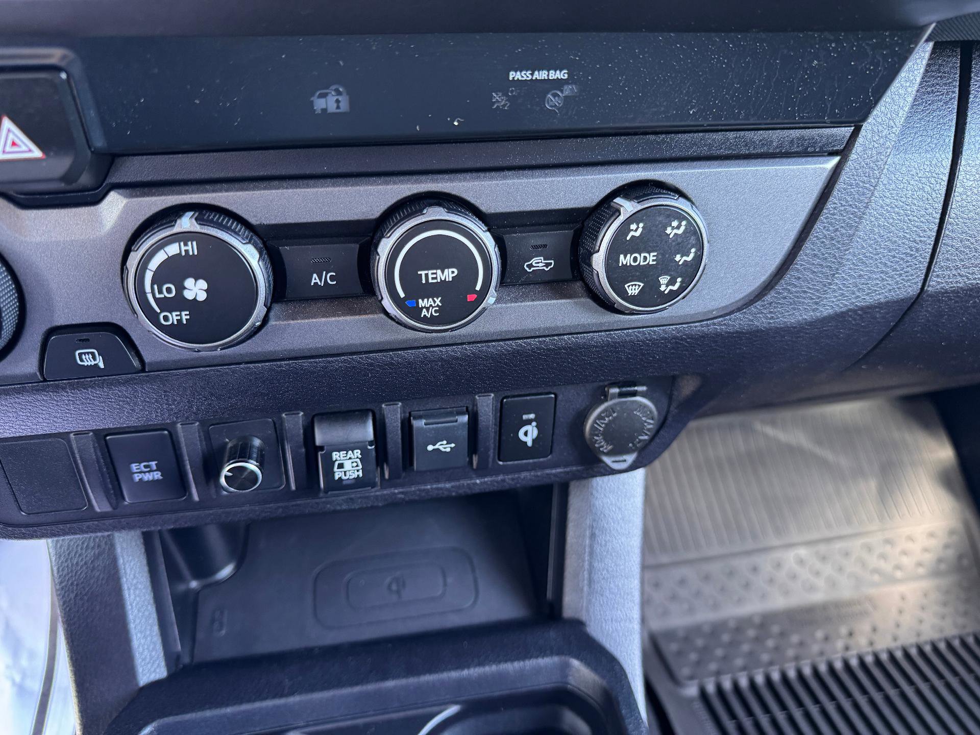Used 2020 Toyota Tacoma TRD Off-Road AWD/4WD image 29