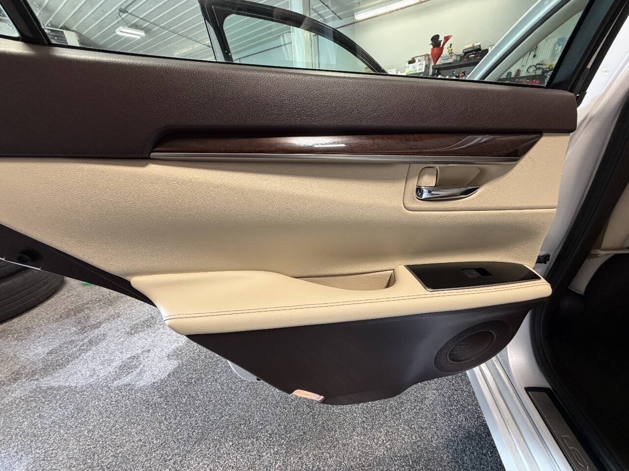 Used 2017 Lexus ES 350 w/ Premium Package FWD image 9