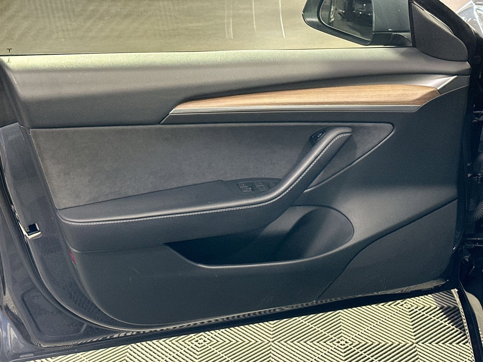 Used 2023 Tesla Model 3 Standard Range image 15