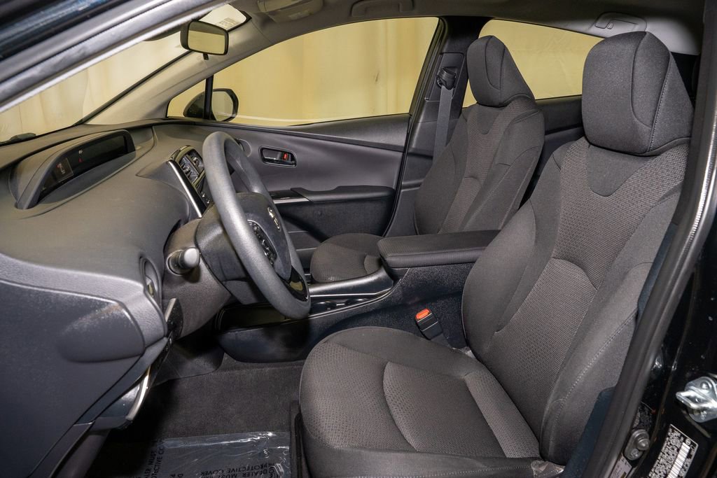 Used 2021 Toyota Prius LE image 10