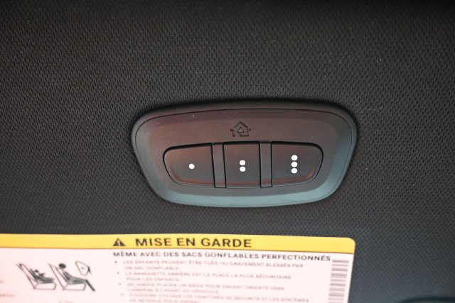 Used 2025 Chrysler Pacifica Limited FWD image 35