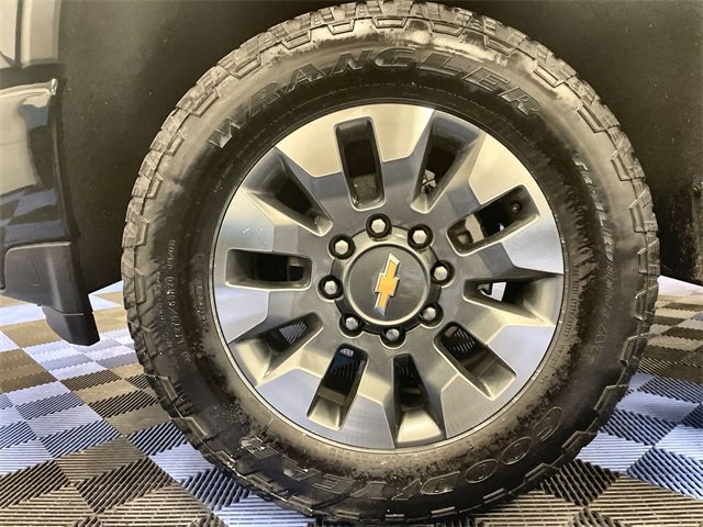 Used 2022 Chevrolet Silverado 2500 Custom w/ Custom Value Package image 10