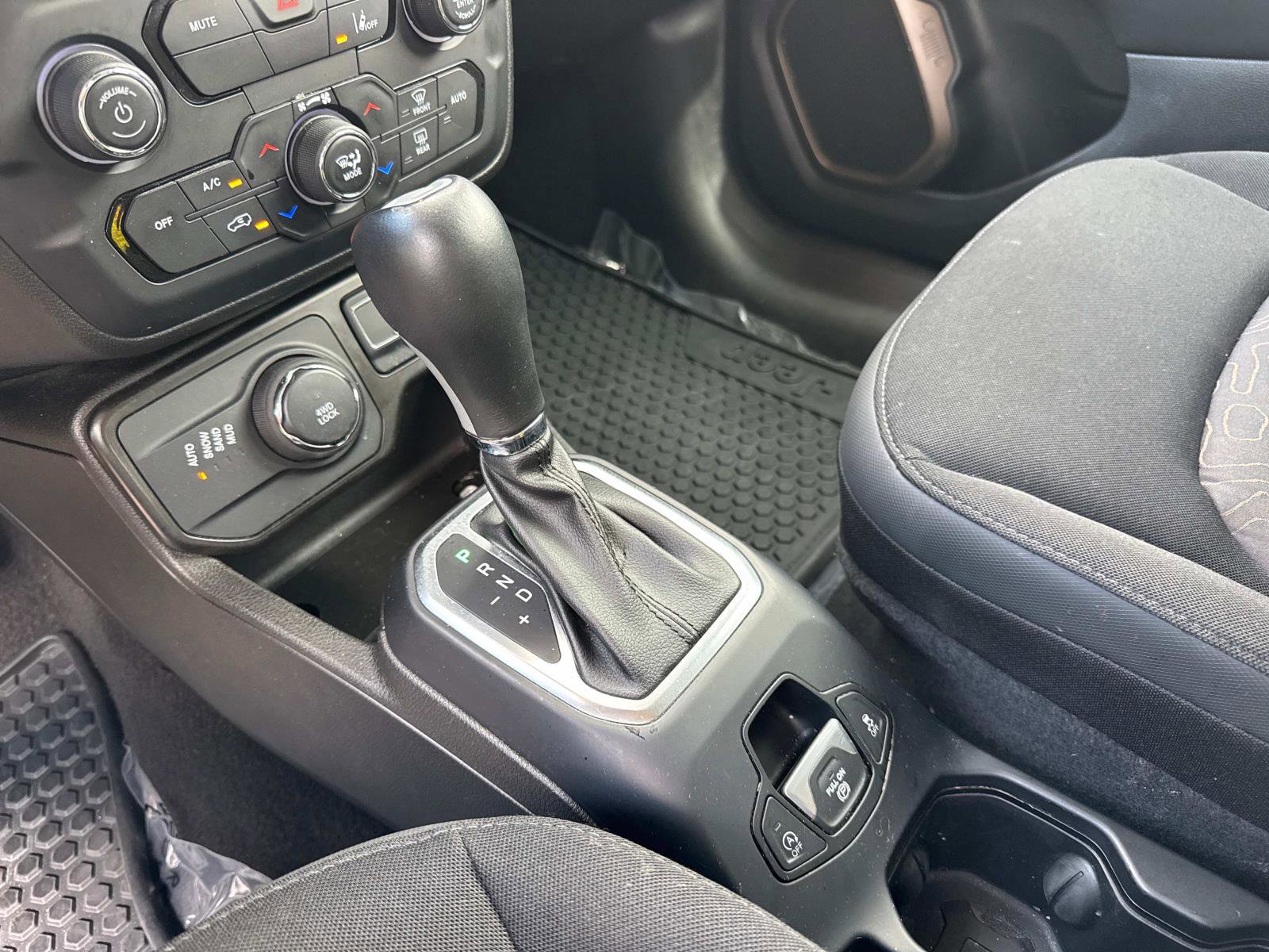 Certified 2023 Jeep Renegade Latitude AWD/4WD image 26