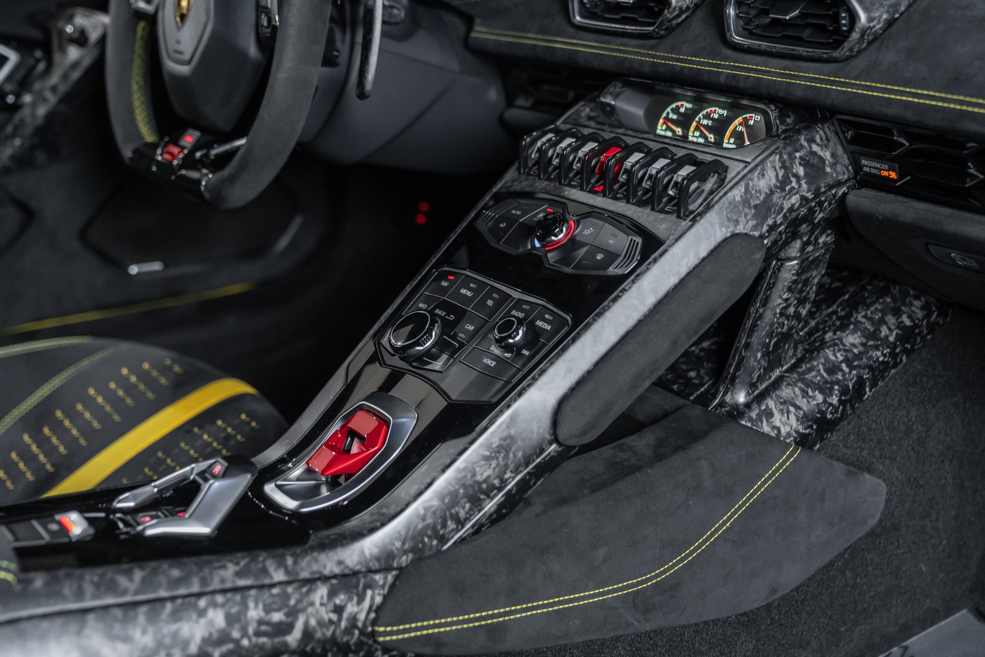 Used 2018 Lamborghini Huracan Performante AWD/4WD image 19