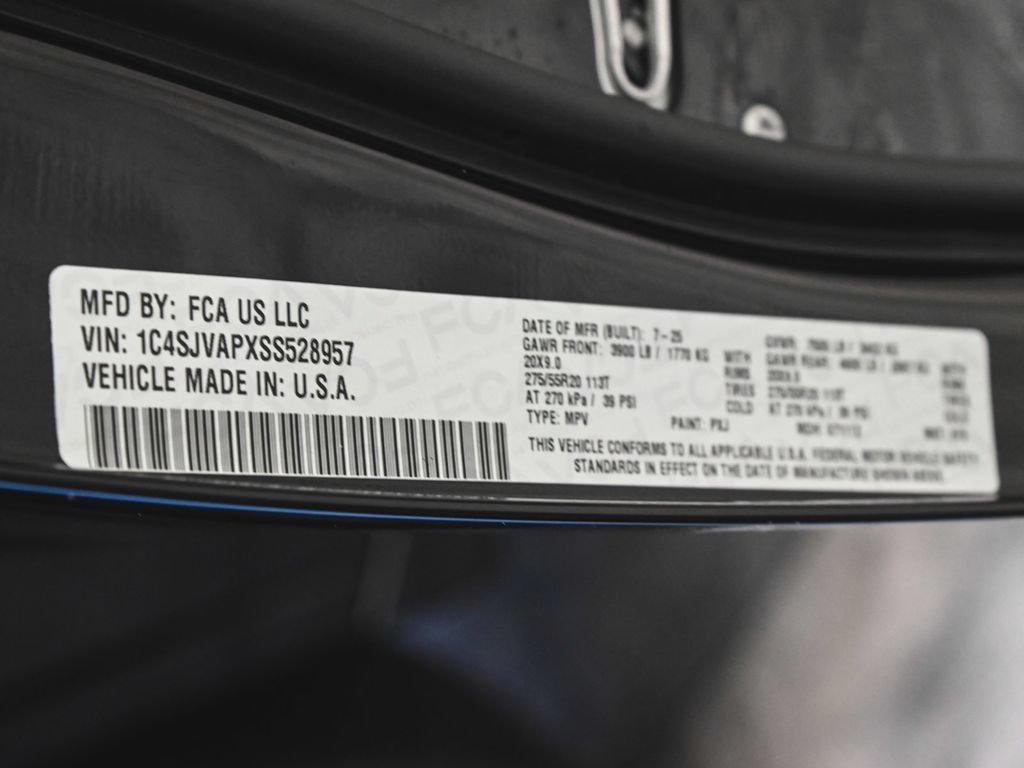 Used 2025 Jeep Wagoneer 4WD image 14