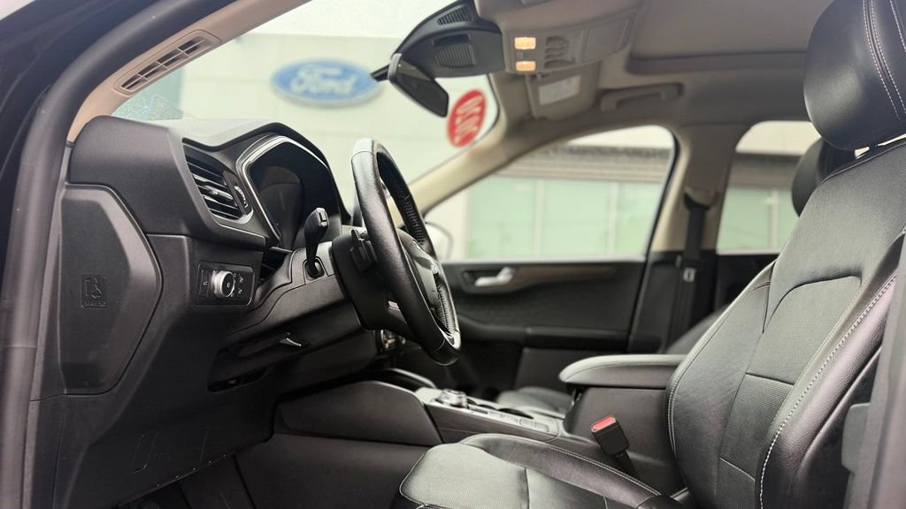 Used 2020 Ford Escape Titanium AWD/4WD image 15
